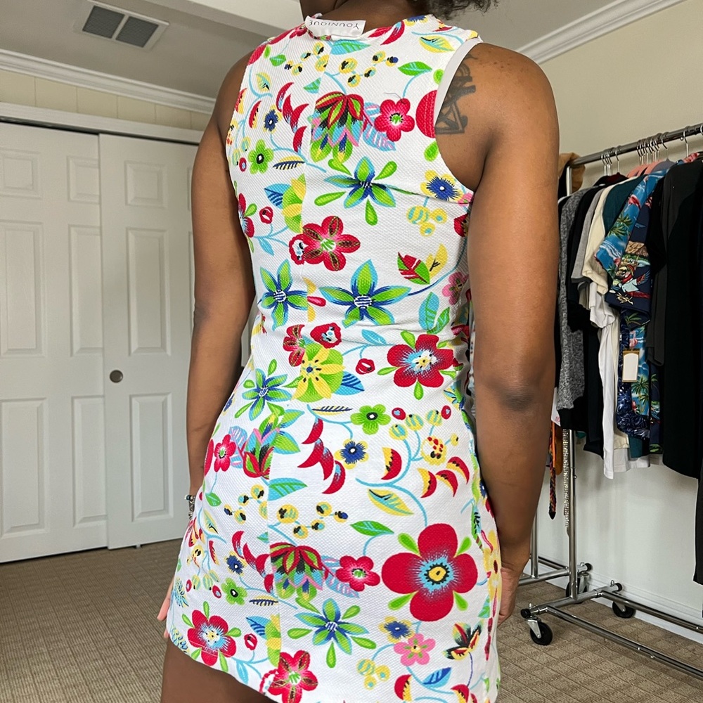 Vintage dress. Stretchy material. Vibrant colors. Size medium. Few stains. - Picture 3 of 5